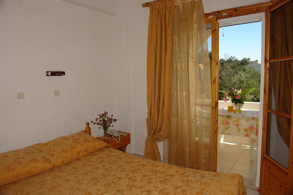 Prasoudopetra Aparthotel Agios Matthaios  Room photo