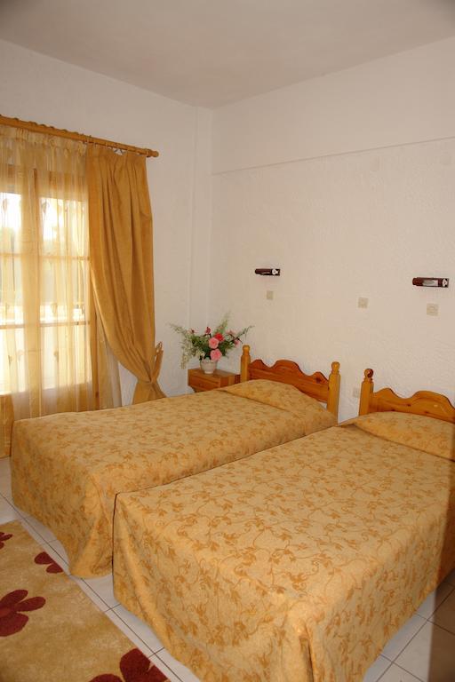 Prasoudopetra Aparthotel Agios Matthaios  Exterior photo